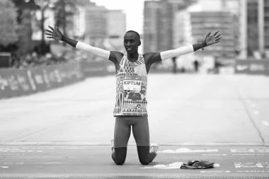 TRAGEDIJA: Poginuo svetski rekorder u maratonu! Imao je samo 24 godine!