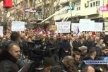 POČEO VELIKI PROTESTNI OPŠTENARODNI SKUP U KOSOVSKOJ MITROVICI: Narod ustaje protiv Kurtija! (VIDEO)