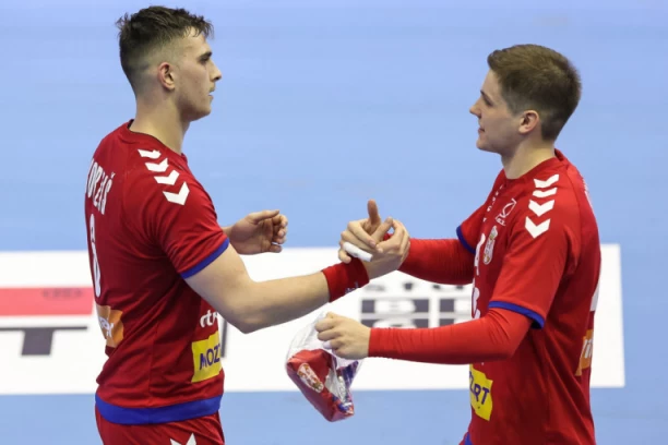 KARIJERA DOVEDENA U PITANJE! Reprezentativac Srbije se PROBUDIO i ostao bez 30 odsto mišića! Misteriozna BOLEST učinila svoje!