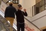 BEOGRAĐANI OSTALI U ŠOKU:  Mladić šetao tržnim centrom noseći naočare za proširenu stvarnost - snimak postao viralan!