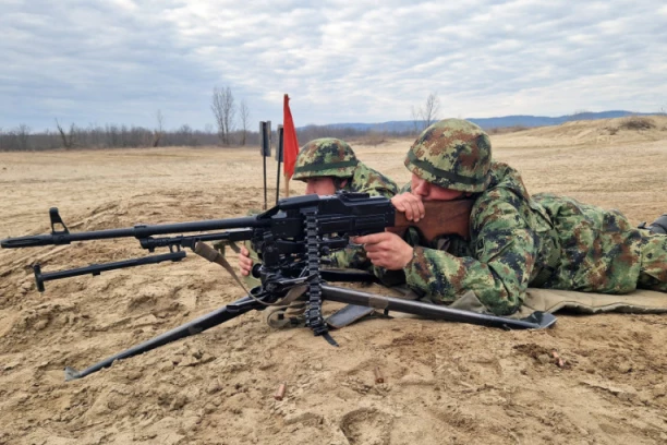 VIŠEDNEVNE AKTIVNOSTI NA POLIGONU: Specijalistička obuka vojnika rodova pešadije i inžinjerije (FOTO)