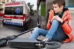 UŽAS U NOVOM SADU: Dečak oboren sa trotineta, prevezen u bolnicu
