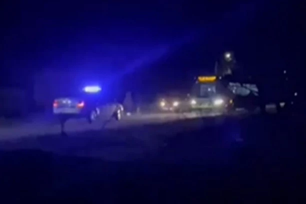 SUDARILI SE AUTOMOBIL I AUTOBUS, POLICIJA NA TERENU: Saobraćajka na putu Padina-Samoš