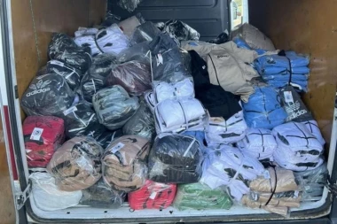 JOŠ JEDNA VELIKA ZAPLENA NA CARINI:  1.160 komada odeće poznatih brendova, vrede gotovo kao nov "punto"