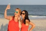 ŠOKANTNI REZULTATI ISTRAŽIVANJA: Pravljenje selfija OPASNIJE po život od napada ajkula! Evo kada su ljudi najbliži smrti, A DA TO NI NE ZNAJU