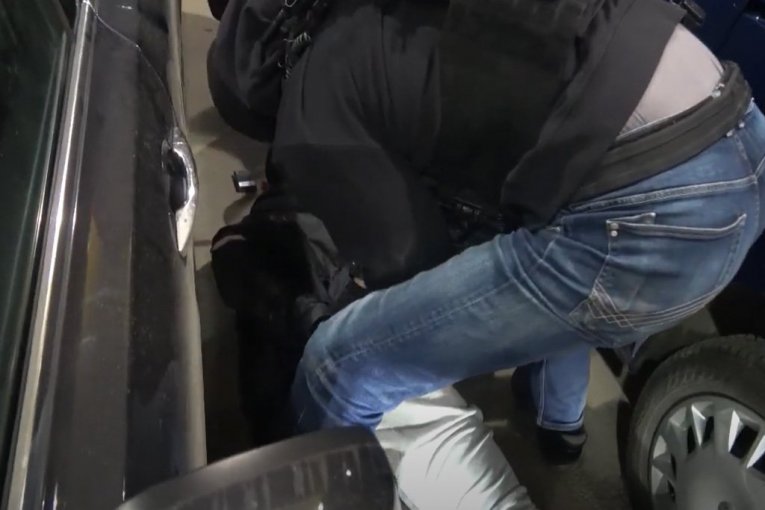 HOROR! Izboden tinejdžer (16) na Vidikovcu - Odbio grupi razbojnika da preda novac!