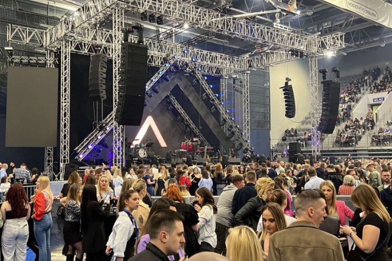 Atmosfera pred Prijin koncert, VI deo