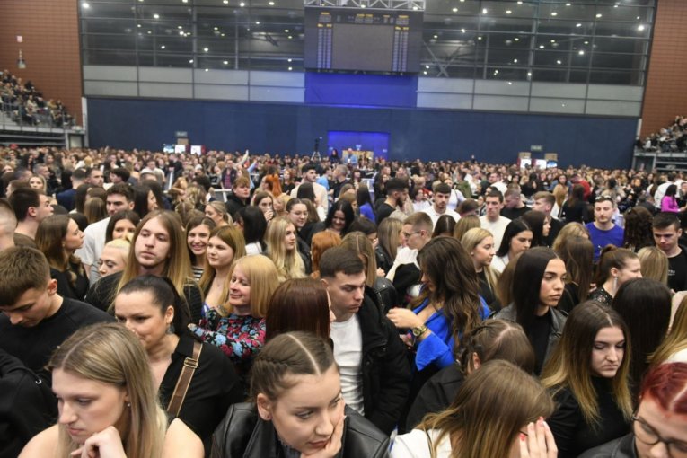 Atmosfera pred Prijin koncert, III deo