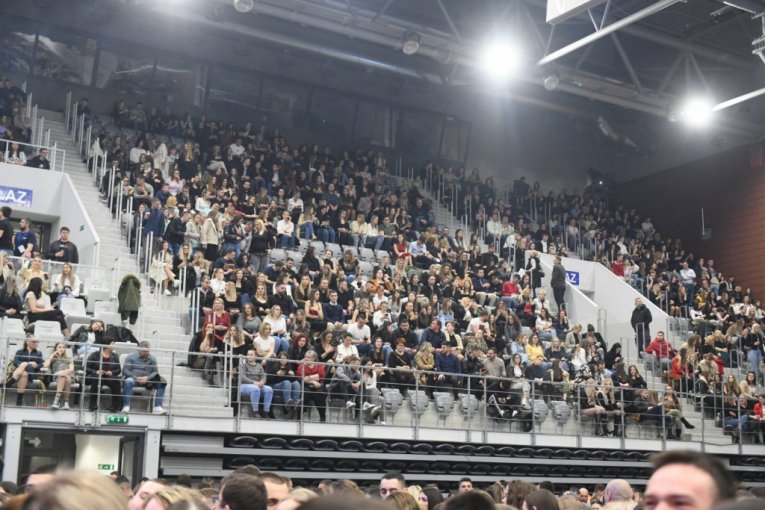 Atmosfera pred Prijin koncert, II deo