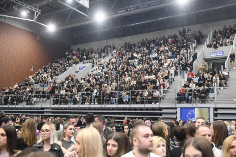 Atmosfera pred Prijin koncert, I deo