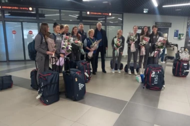 KOŠARKAŠICE STIGLE U SRBIJU! Delegacija KSS sačekala naše heroine! (GALERIJA)