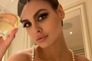 SESTRA JELENE MARJANOVIĆ IZGLEDA KAO ŽENA MAFIJAŠA: Kupa se u luksuzu i o jednoj stvari NIKADA ne progovara (FOTO)