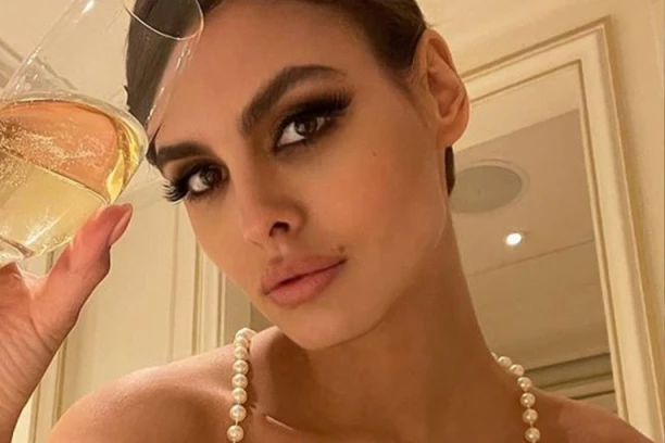 SESTRA JELENE MARJANOVIĆ IZGLEDA KAO ŽENA MAFIJAŠA: Kupa se u luksuzu i o jednoj stvari NIKADA ne progovara (FOTO)