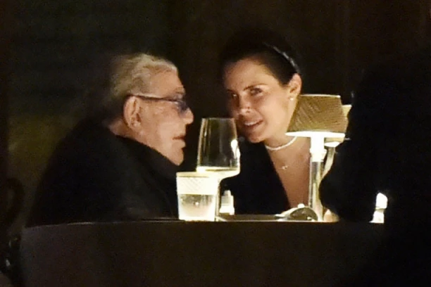 ROBERTO KAVALI SE ZABAVLJAO SA 45 GODINA MLAĐOM ŽENOM! Rodila mu je šesto dete, evo šta je rekao nakon njenog porođaja!