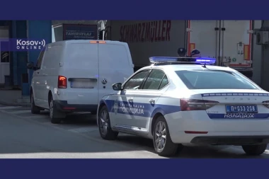 ISPLIVAO SNIMAK! EVO KAKO JE JE POŠILJKA DINARA ZA SRBE NA KIM ZAUSTAVLJENA PA VRAĆENA S JARINJA: Službenicima NBS i Hendersona prećeno hapšenjem! (VIDEO)