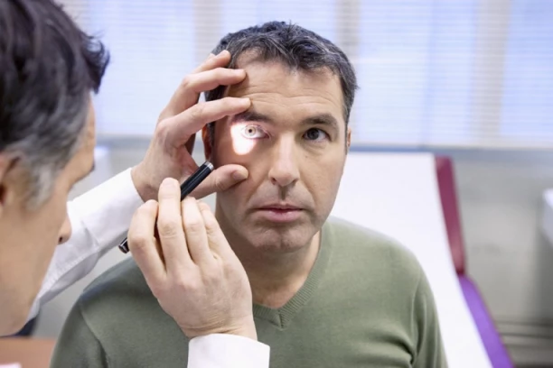 ZASPAO SAM PIJAN, A PROBUDIO SE SKORO SLEP: Doktori ZAPREPAŠĆENI onim što se desilo, ovo može SVAKO da doživi!