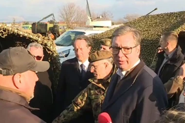 "PETOLETKA I ZASTAVA SU NAM DOBRE FABRIKE" VUČIĆ: U toku ulaganje 300 miliona evra u novo domaće naoružanje za Vojsku Srbije