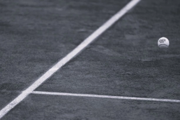 JEZIVA SCENA NA TERENU: Teniserka se samo srušila...