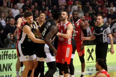 ŽELJKO OBRADOVIĆ NE UME PROTIV ZVEZDE U KUPU: Kako su se NERVOZNI igrači Partizana SUKOBILI sa crveno-belima prošle godine u Nišu (VIDEO)