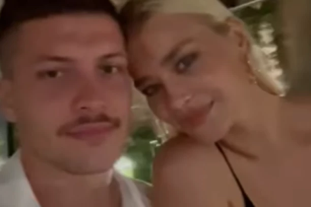 JOVIĆ PROVOZAO SOFIJU ZA DAN ZALJUBLJENIH: "PRŠTI" ljubav između fudbalera i manekenke! (VIDEO)