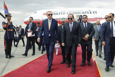 KRUNA DIPLOMATSKOG OTOPLJAVANJA ODNOSA: Erdogan u istorijskoj poseti Egiptu nakon više od decenije! (FOTO/VIDEO)