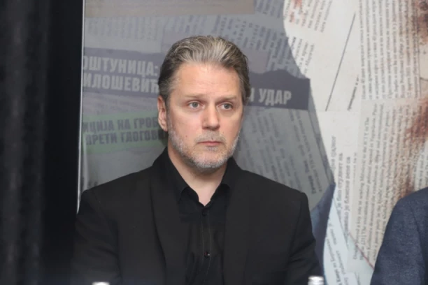 SLUŠAO SAM ĐINĐIĆEVE GOVORE I TAKO SKIDAO MIMIKU! Dragan Mićanović otkrio kako je u seriji "Sablja" verodostojno dočarao lik ubijenog premijera!