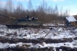 KROZ MOČVARU  DO AVDEJEVKE: Ruske snage odsekle ''koridor života'' - Ukrajincima jedini put do grada kroz kaljugu koja guta sve iznad sebe! (VIDEO)