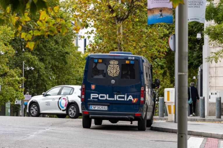 DEDA UBIO DVA UNUKA, PA IZVRŠIO SAMOUBISTVO: Komšije uplakane dočekale policajce! Pre samo dva meseca u ISTOJ KUĆI se dogodila JOŠ JEDNA TRAGEDIJA
