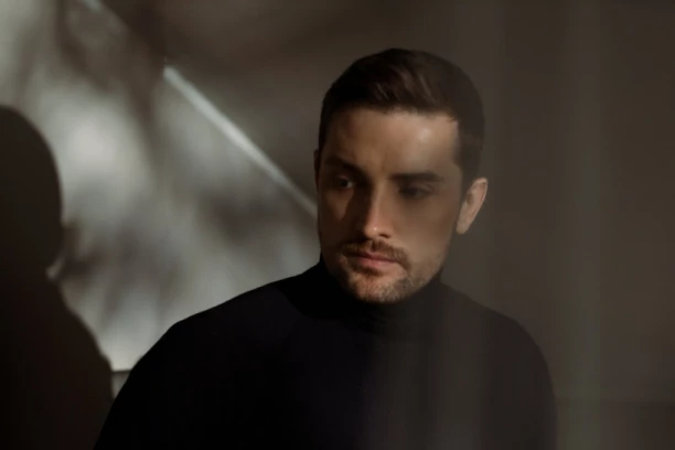 MIRZA SELIMOVIĆ SAHRANIO MAJKU: Pevač se slomio javno, OVE REČI će slomiti i najtvrđa srca! (FOTO)