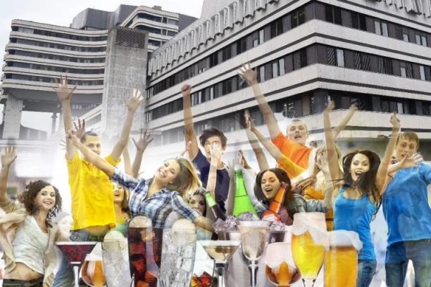 NEZAPAMĆENA NOĆ NA VMA: Dvanaestoro tinejdžera primljeno sa 2,8 promila u krvi! LEKARI OSTALI U ŠOKU - Bili u teškom stanju!