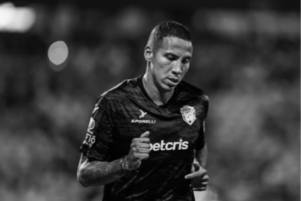 TRAGIČNA SMRT NA DAN ZALJUBLJENIH: Poznati fudbaler se zakucao u stub i preminuo!