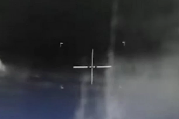 UZNEMIRUJUĆI SNIMAK: Ukrajinska SNAJPERISTKINJA objavila kako kao u video igrici UBIJA RUSE u Avdijevki! "Skidala" ih sa osmehom na licu (VIDEO)