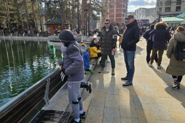 NA ZLATIBORU NEMA IGLA GDE DA PADNE! Skoro svi kapaciteti popunjeni, turisti iz celog sveta nagrnuli na najpopularniju srspku planinu!