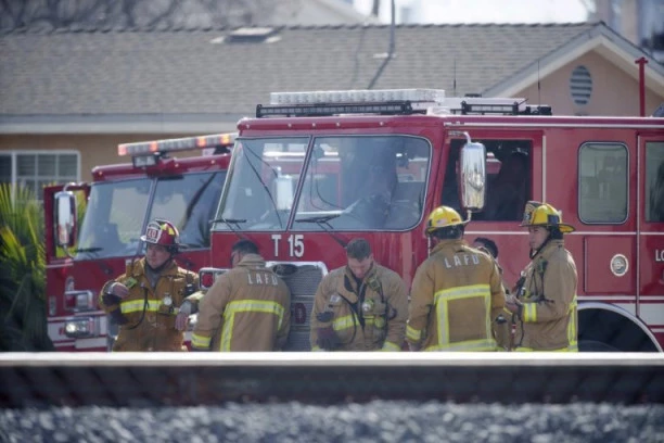 POŽAR U SREMSKOJ MITROVICI: Vatra izbila na 5. spratu, vatrogasci je gasili više od 2 sata! Evo šta se dogodilo