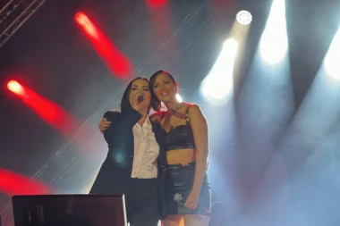 PRIJA SA MAJKOM UKRSTILA GLAS! OVO je bio najemotivniji trenutak na spektaklu! Borka izašla na binu kao specijalni gost!