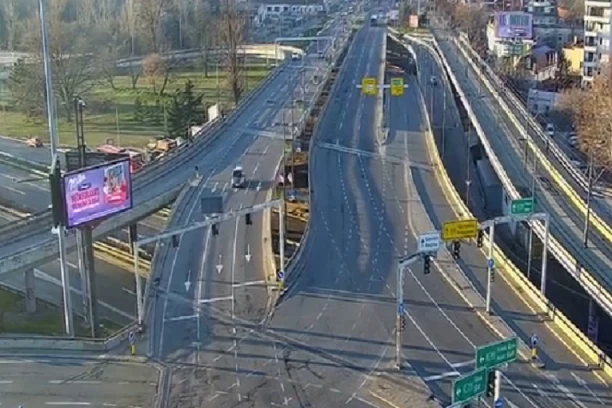 PUSTO NA ULICAMA BEOGRADA! Mirno jutro u prestonici, bez gužvi i kolapsa! (FOTO)