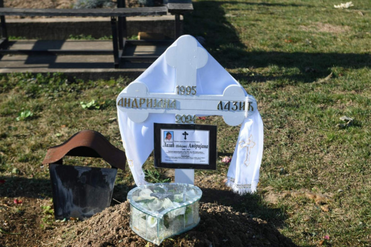 Grob Andrijane Lazić