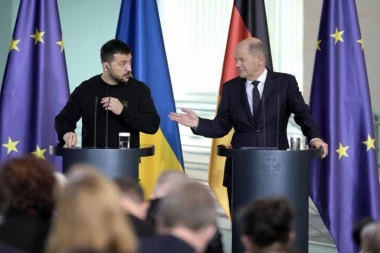 ''SLAVA UKRAJINI, DOJČLAND UBER ALES'' Medvedev o sporazumu između Kijeva i Berlina: ''Novi savez između nacista i banderovaca!