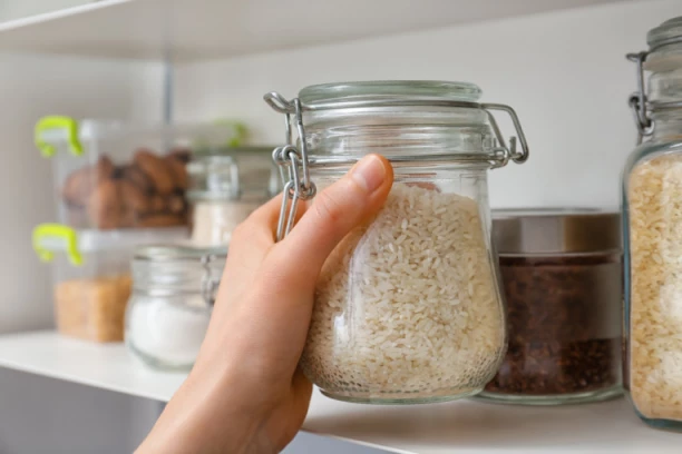 CEO ŽIVOT DRŽIM PIRINAČ U ORMARU, KADA BUDETE ČULI ZAŠTO - URADIĆETE ISTO: Ova namirnica ne služi samo za jelo, ODUŠEVIĆETE se!