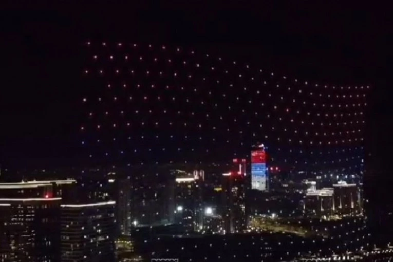 GORELO JE NEBO IZNAD SRPSKE PRESTONICE: Ovo su najlepše fotografije vatrometa upriličenog povodom Dana državnosti Republike Srbije! (FOTO GALERIJA, VIDEO)