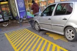 HTEO DA ZAKOČI, PA GREŠKOM DAO GAS DO DASKE: Detalji saobraćajne nesreće u Rakovici, prednji deo automobila demoliran (VIDEO)
