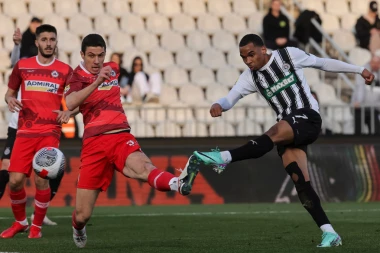 SPEKTAKL U HUMSKOJ: Debitanti srušili IMT! Penal i crveni karton pogurali Partizan do pobede u goleadi (VIDEO)