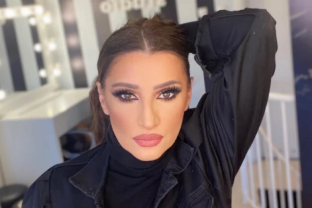 MIRA ŠKORIĆ U NIKAD PROVOKATIVNIJEM IZDANJU: Izbacila bujne grudi u prvi plan, pa povukla neočekivani potez! (FOTO)