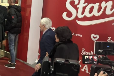 RODITELJI DRAGANE MIRKOVIĆ STIGLI U ARENU: Ne mogu da sakriju TREMU pred ćerkin spektakl u Beogradu! (VIDEO)