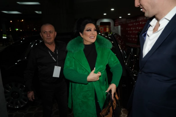 NAKON KONCERTA U ARENI, DRAGANA MIRKOVIĆ SE ŠOKIRALA: Pevačica dobila ŠOK PISMO, u sve umešana i njena porodica!