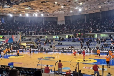 NAVIJAČI SE ZAGREVAJU! PREPUCAVANJE Grobara i Delija! GRMI Čair! (VIDEO)