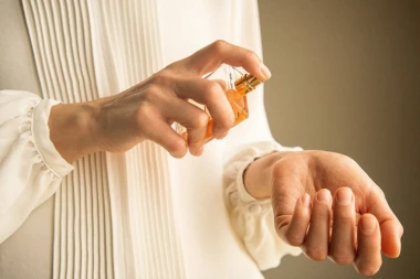 HITNO SE POVLAČI OVA TOALETNA VODA! Ako je imate, bolje je bacite - izaziva NEPLODNOST!