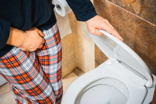 AKO NOĆU STALNO USTAJETE DA IDETE U TOALET, UROLOG SVETUJE OVO: Tri stavke su KLJUČNE, dok spavate nosite JEDNO!