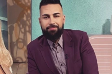 OPROŠTAJNO PISMO NAŠEG PEVAČA TERA SUZE NA OČI: Saopštene TRAGIČNE VESTI iz porodičnog doma Saše Kapora!