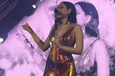 PRIJA SIJA U OSIJEKU: Otvorila peti koncert, dekolte nikad DUBLJI, a evo ko joj je SPECIJALNI GOST! Šok za sve! (FOTO)